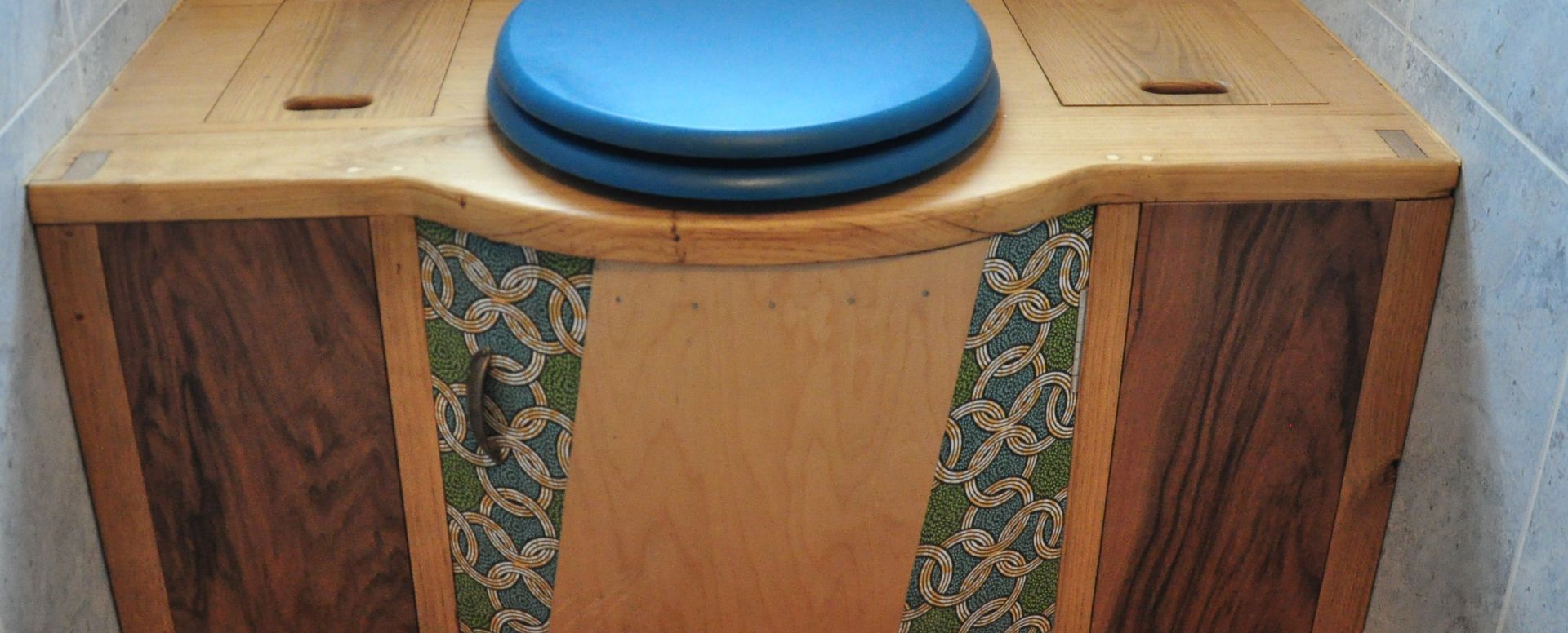 toilettes sèches modernes d'intérieur