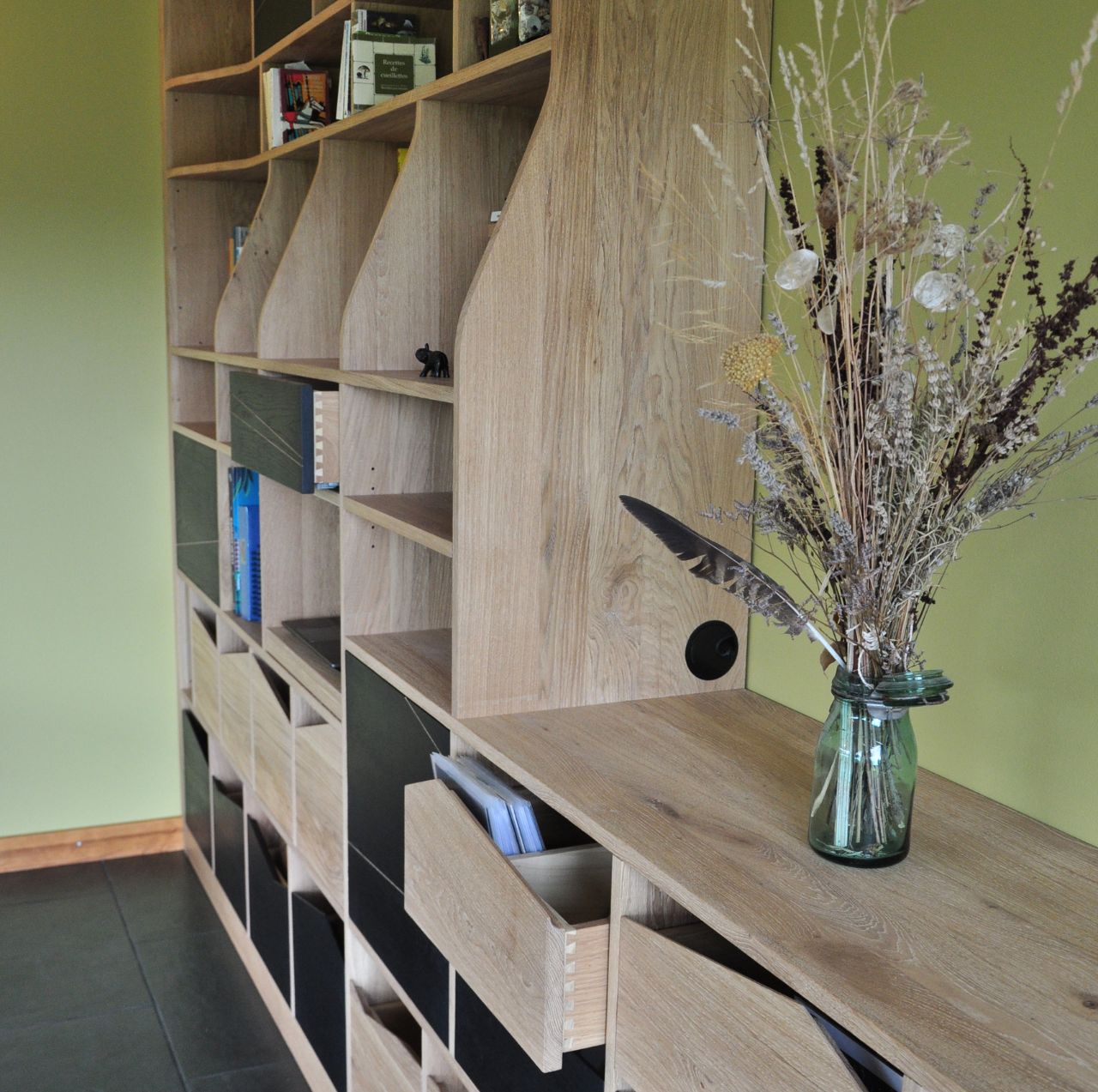 Bibliothèque en bois massif