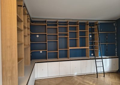 Bibliothèque avec échelle