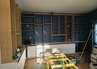 Bibliothèque avec échelle fin chantier