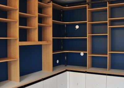 Bibliothèque avec échelle