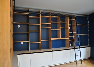 Bibliothèque avec échelle