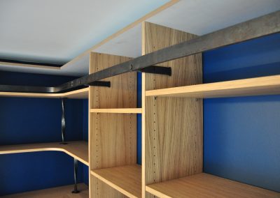 Bibliothèque avec échelle détail rail echelle