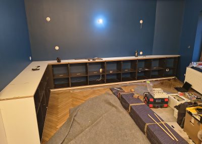 Bibliothèque avec échelle début chantier