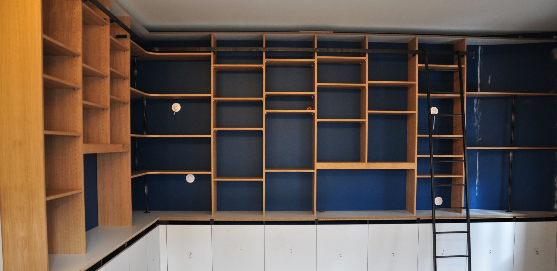 Bibliotheque_avec_echelle_forgée_MAIN Bibliothèque avec échelle